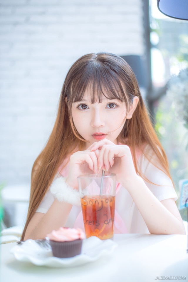 至于蜀中，吕布入蜀不容易，但蜀中的人马想要出来更难，单是汉中几个关卡，吕布甚至无需增派兵马，就足够把刘璋给堵死在汉中。